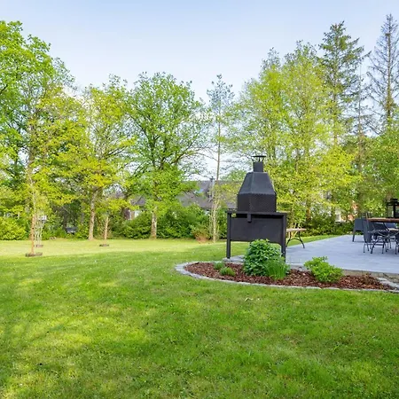 Valy 4 Adultes Et 2 Enfants