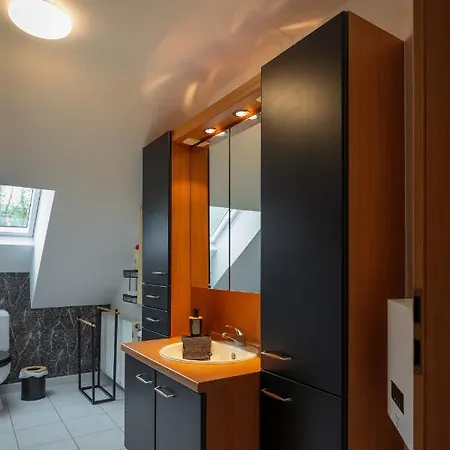 Valy 4 Adultes Et 2 Enfants *